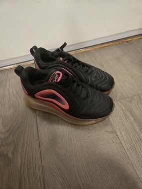 Nike Women’s Black and Pink Athletic Shoes - Size 5.5Y